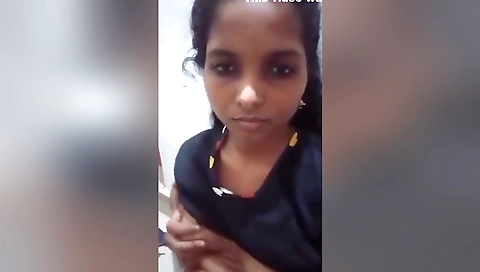 Sexy Indian Girl Shows Her Boobs