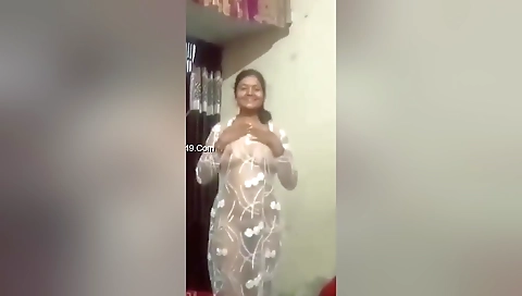 Sexy Bhabhi Shows Her Boobs And Pussy