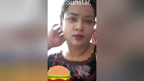 Today Exclusive- Horny Desi Girl Showing Her Big Boobs