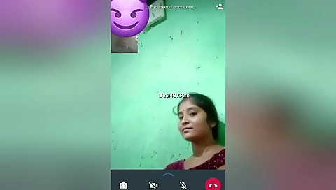 Sexy Boudi Shows Her Boobs