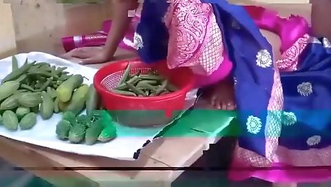 Sabjhi Bhi Le Gaya Or Meri Choot Ko Chod Bhi Gaya
