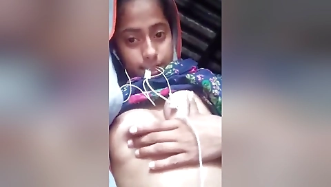 Cute Desi Girl Shows Her Boobs And Pussy