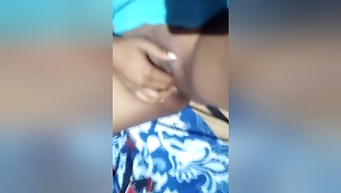 Today Exclusive- Desi Village Bhabhi Showing Her Boobs And Pussy