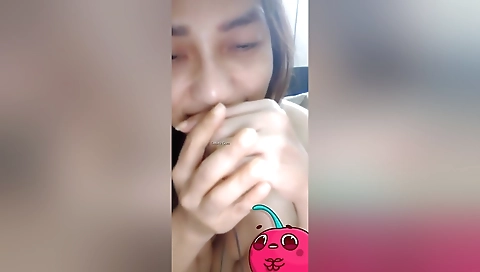 Today Exclusive- Horny Assami Girl Showing Her Boobs And Pussy On Video Call
