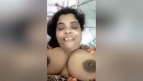 Today Exclusive- Lankan Bhabhi Showing Her Big Boobs