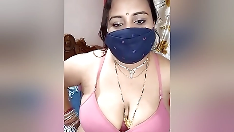 Today Exclusive- Super Hot Desi Bhabhi Showing Her Big Boobs And Fingerring