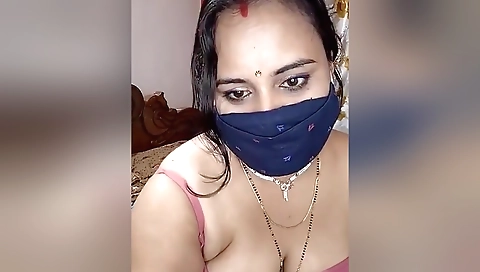 Today Exclusive- Super Hot Desi Bhabhi Showing Her Big Boobs And Fingerring