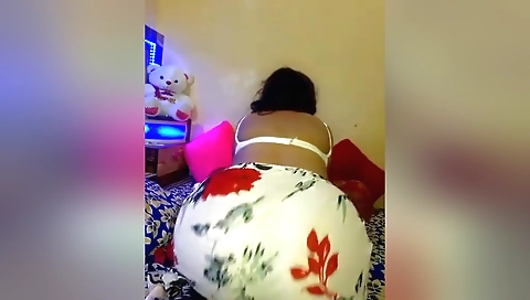 Today Exclusive- Super Horny Desi Bhabhi Showing Her Big Boobs And Ass On Cam Show 6