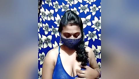 Today Exclusive- Desi Bhabhi Showing Boobs And Pussy