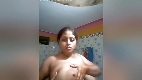 Desi Bhabhi Shows Her Big Boobs