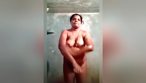 Today Exclusive- Tamil Bhabhi Record Her Bathing Video 3