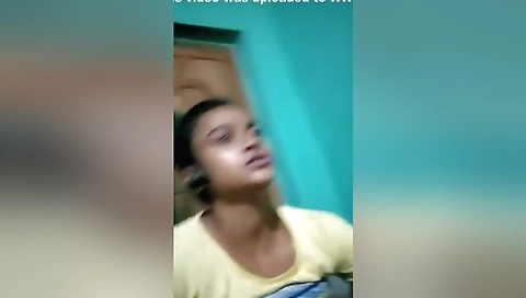 Today Exclusive-cute Desi Girl Showing Her Boobs