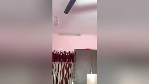 Today Exclusive-mature Bhabhi Showing Her Boobs On Video Call 1