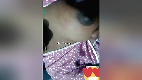 Today Exclusive- Desi Girl Showing Boob Sto Lover On Video Call