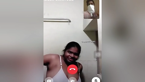 Today Exclusive- Desi Girl Showing Her Big Boobs