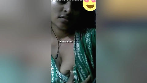 Today Exclusive- Sexy Desi Girl Showing Her Nude Body And Bathing On Video Call 1