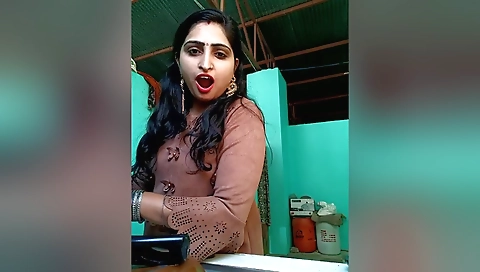 Sexy Bhabhi Shows Her Boobs And Big Ass