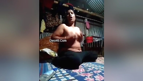Sexy Bhabhi Shows Her Boobs And Pussy