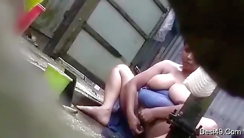 Desi Bahbhi Bathing Video Record In