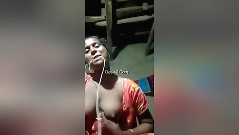 Today Exclusive -desi Girl Shows Her Big Boobs