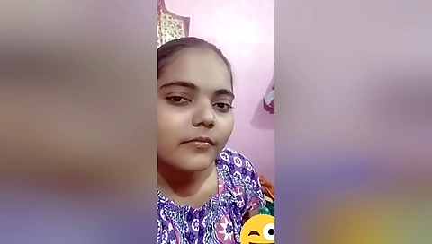 Today Exclusive- Cute Desi Girl Showing Her Boobs