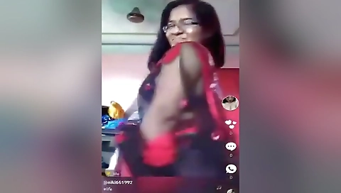 Desi Bhabhi Shows Boobs And Bathing 10