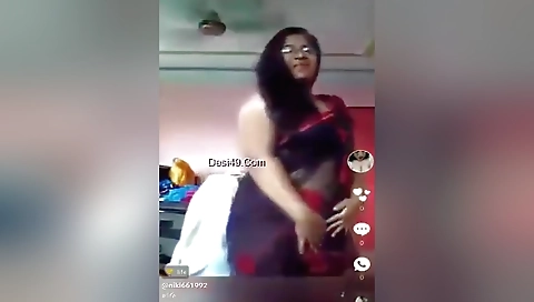 Desi Bhabhi Shows Boobs And Bathing 10