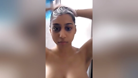 Today Exclusive-sexy Nri Paki Bhabhi Bathing And Blowjob