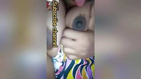 Today Exclusive- Desi Bhabhi Showing Her Big Boobs