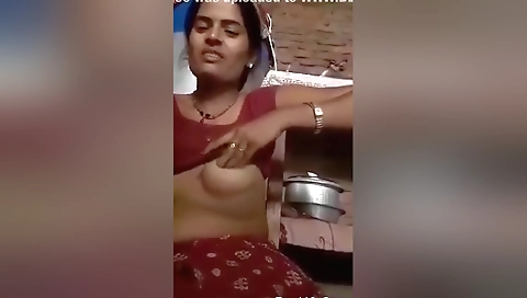 Today Exclusive- Bhabhi Showing Her Boobs And Pussy