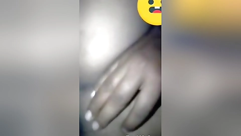 Today Exclusive- Desi Bhabhi Showing Her Pussy Fingerring On Video Call