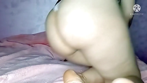 Arab Wife Masturbation بتلعب في كسها وتقول تعال نيكني كسي مولع