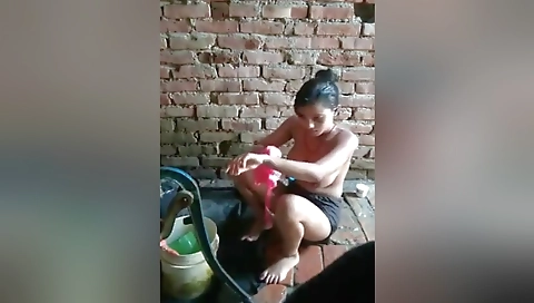 Desi Girl Record Her Bathing Clip For Lover