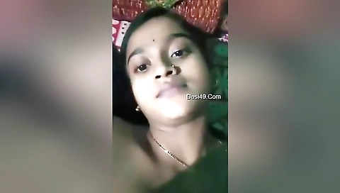 Cute Indian Girl Shows Her Boobs And Pussy