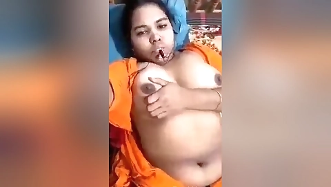 Today Exclusive- Desi Horny Bhabhi Fingering