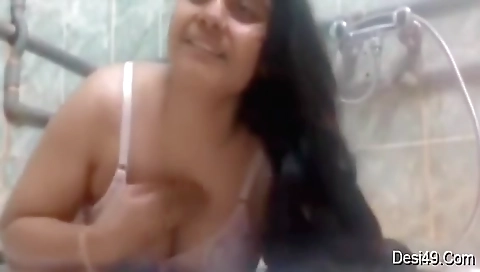 Today Exclusive-horny Bhabhi Shows Boobs 2