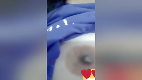 Today Exclusive- Hot Desi Girl Shows Her Boobs To Lover On Vc