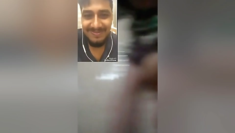 Today Exclusive- Desi Aunty Shows Her Boobs On Vc
