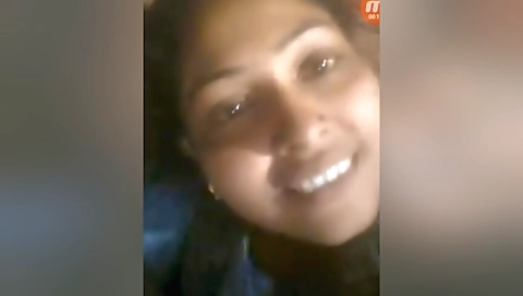 Today Exclusive -boudi Shows Her Boobs On Vc 4