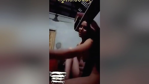 Today Exclusive- Desi Village Bhabhi Show’s Her Boobs And Pussy