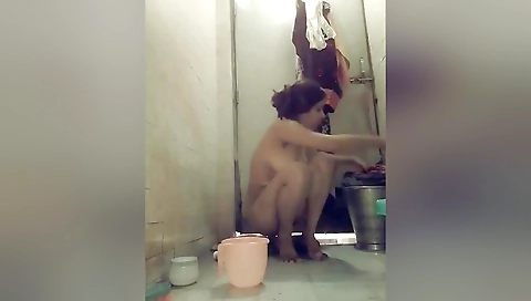 Sexy Desi Girl Record Her Bathing Video