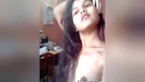 Sexy Look Girl Showing Her Nude Buddy To Lover