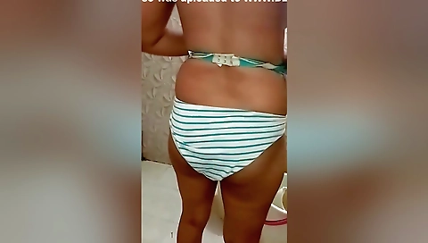 Today Exclusive- Desi Bhabhi Strip Her Cloths And Ready For Bathing 2