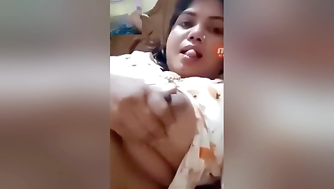Desi Bhabhi Shows Her Boobs To Lover On Video Call