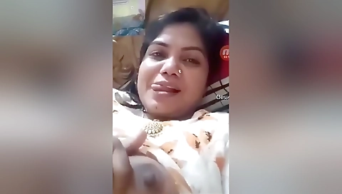 Desi Bhabhi Shows Her Boobs To Lover On Video Call