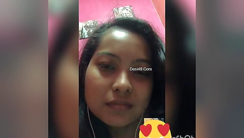 Cute Desi Girl Shows Her Boobs