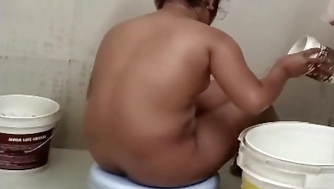 Today Exclusive- Cute Desi Girl Bathing