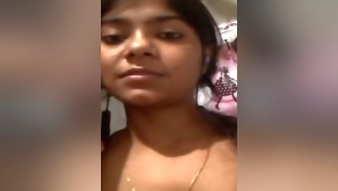 Today Exclusive- Sexy Desi Girl Showing Her Boobs On Video Call