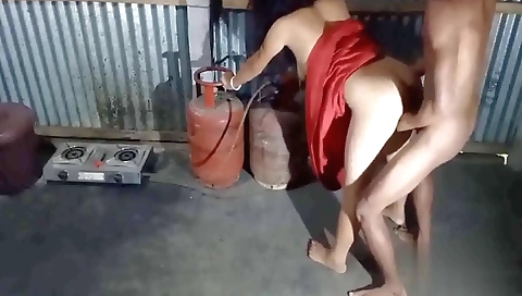 Ghr Main Kamali Ko Akela Dekh Kar Chhoda
