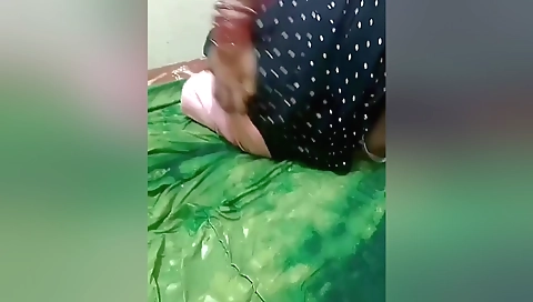 Today Exclusive- Horny Desi Bhabhi Paly With Her Big Boobs And Handjob